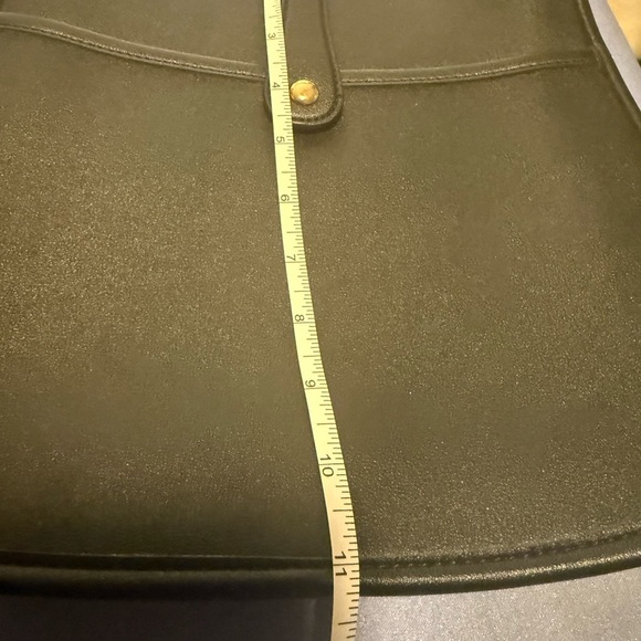 Stylish Black Crossbody Bag with Leopard Print Strap - Picture 6 of 7